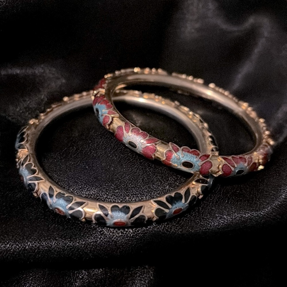 🟡2 Colorful Vintage Enamel Bangle Bracelets Red, Blue, Green & Gold W/Hearts